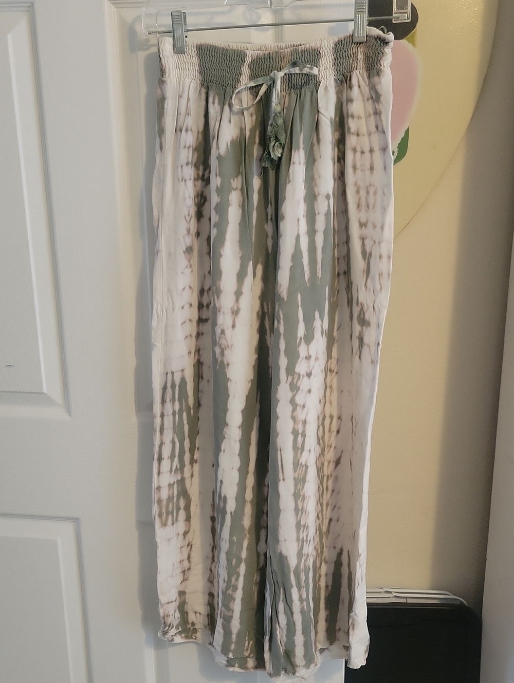 Kiwi & Punch SzMed Smocked Elastic Waist Tie-Dye Wide Leg Pants in Olive & White